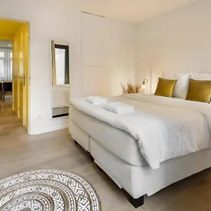 R73 By Domani Appart hôtel Anvers