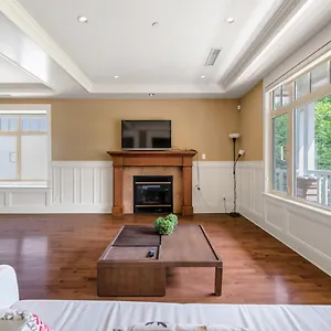  Guest house Luxurious Dream House Canada