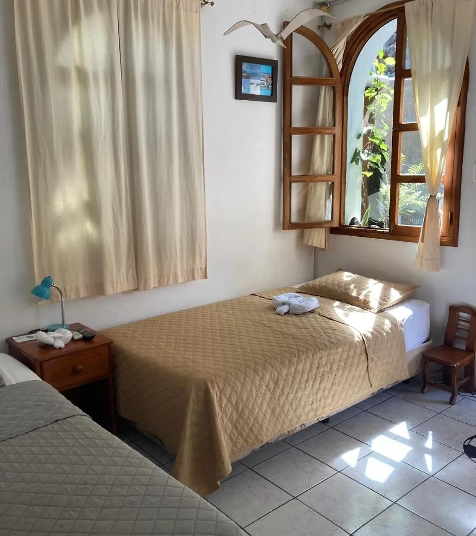 Bed & Breakfast La Fortaleza De Haro Puerto Ayora